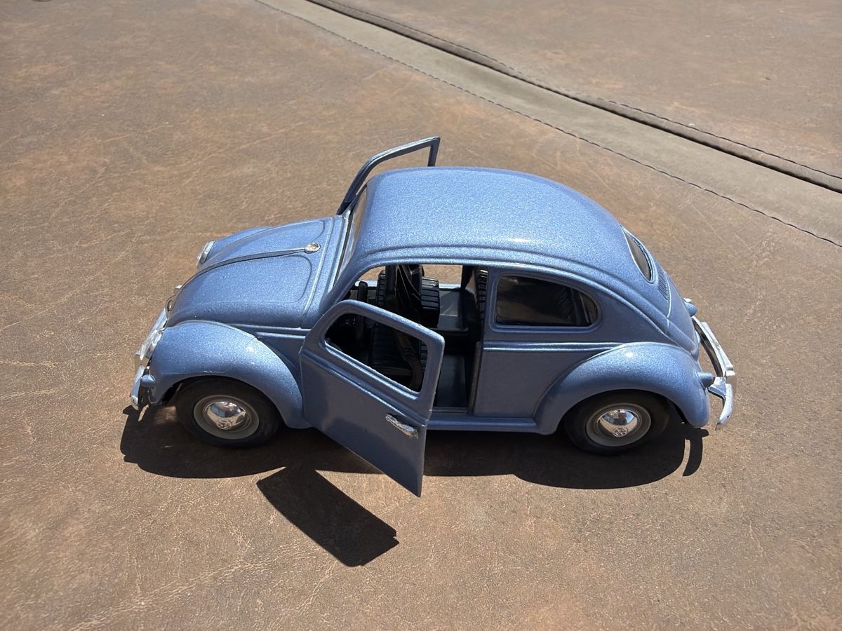 Volkswagen Modellini d'auto: VW Käfer hellblau - 1/24  – Usato da Wolfwil venduto da Rolex1 5