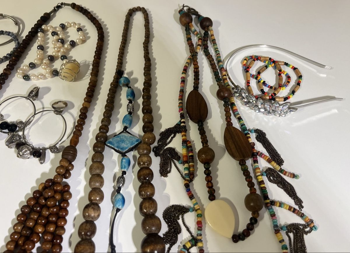 Autres bijoux: Lot de bijoux fantaisie – D'occasion à St-Pierre-Clages par ste_xk6p 2