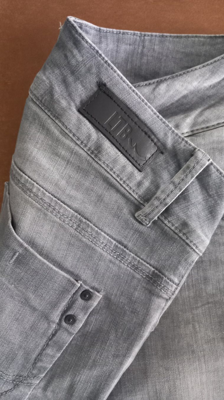 Jeans: Jeans LTB Molly 27/32 grau – Usato da Eggersriet venduto da Taylorjam 3
