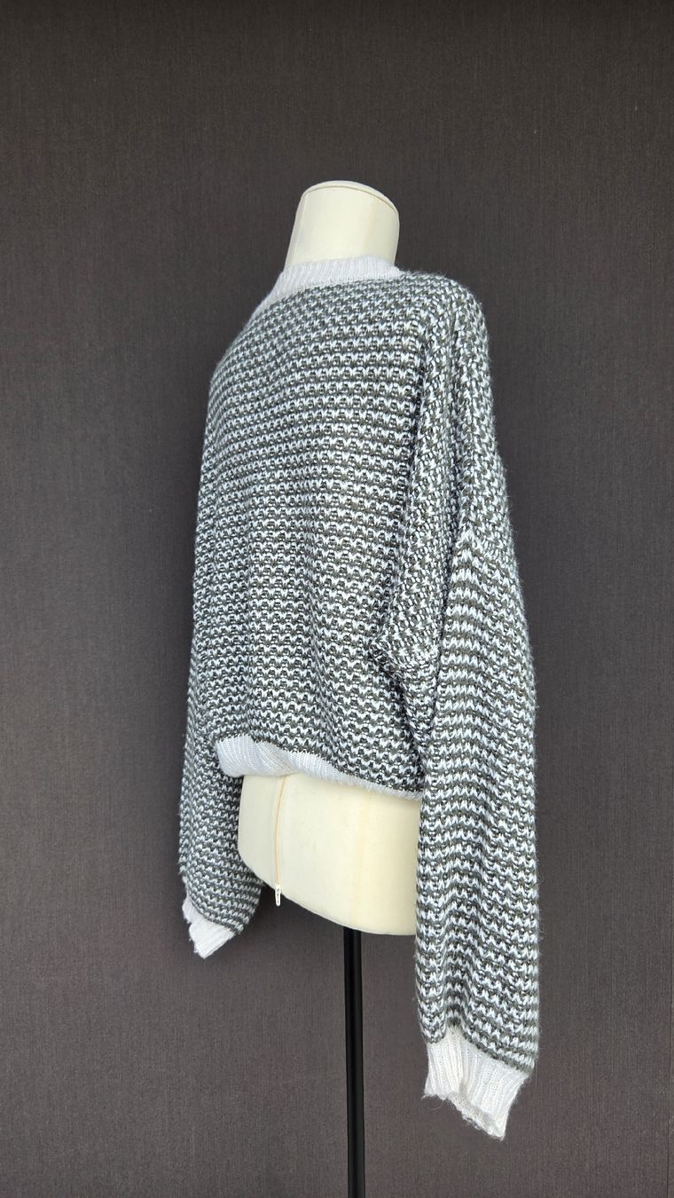 Pullover & Sweatshirts: Luftiger Pullover mit V-Ausschnitt aus Barcelona in S – Neu (gemäss Beschreibung) aus Kreuzlingen von MeinKleinesAtelier 1