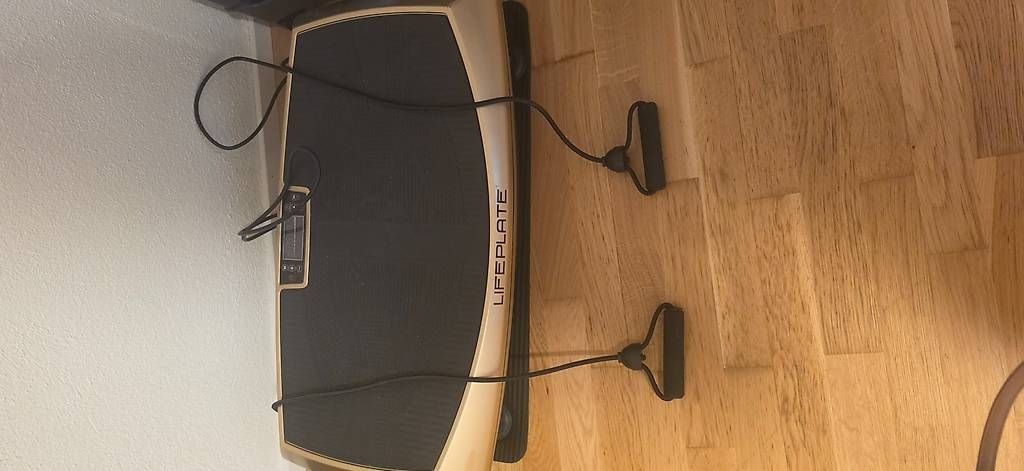 Hometrainer: Maxxus Lifeplate 4d - Vibrationsplatte – Gebraucht aus Aarburg von vere86
