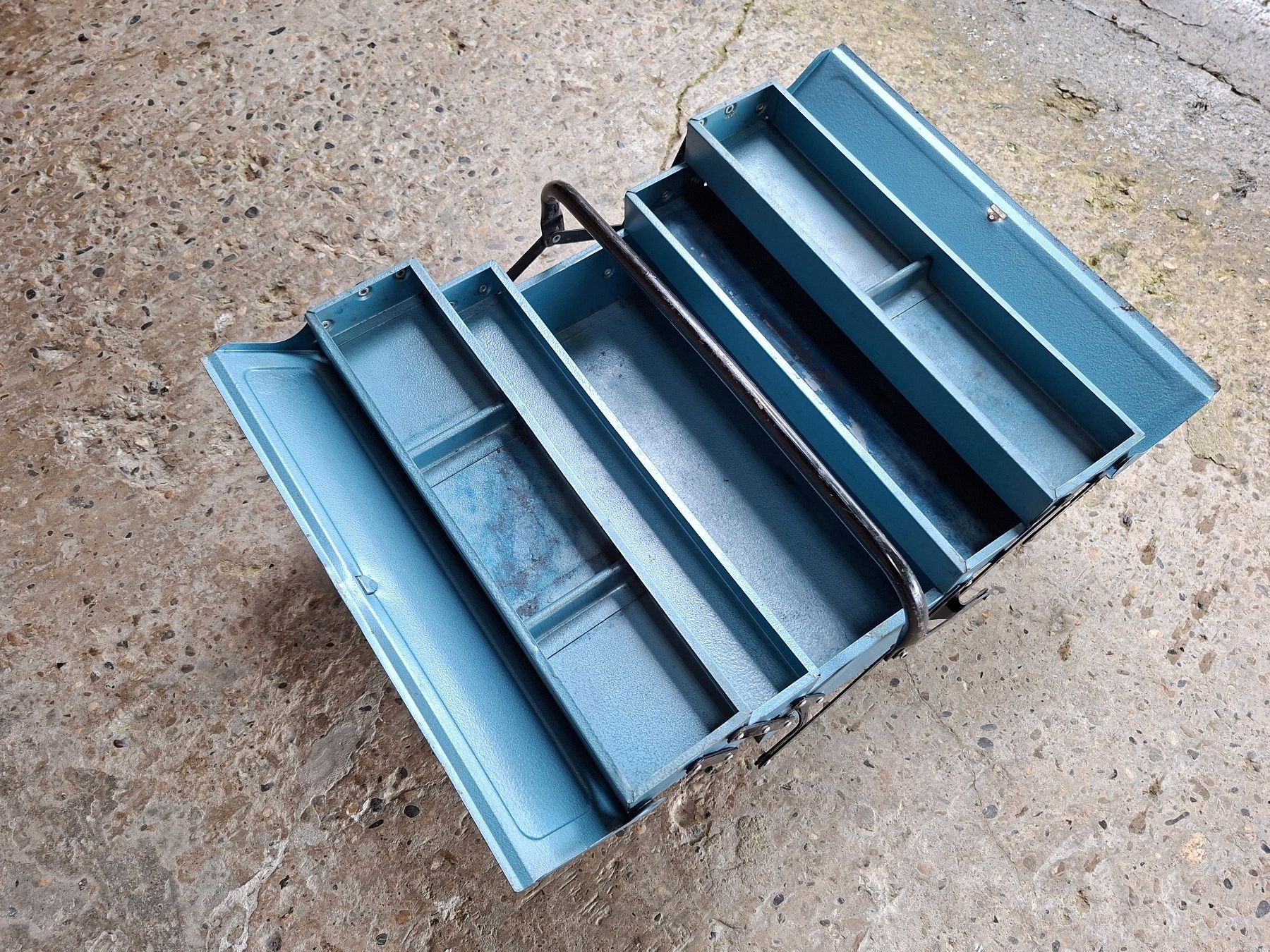 Tous les outils: praktikable blaue Werkzeugkiste mit 5 Fächern – D'occasion à Brunnenthal par Strahler67 9