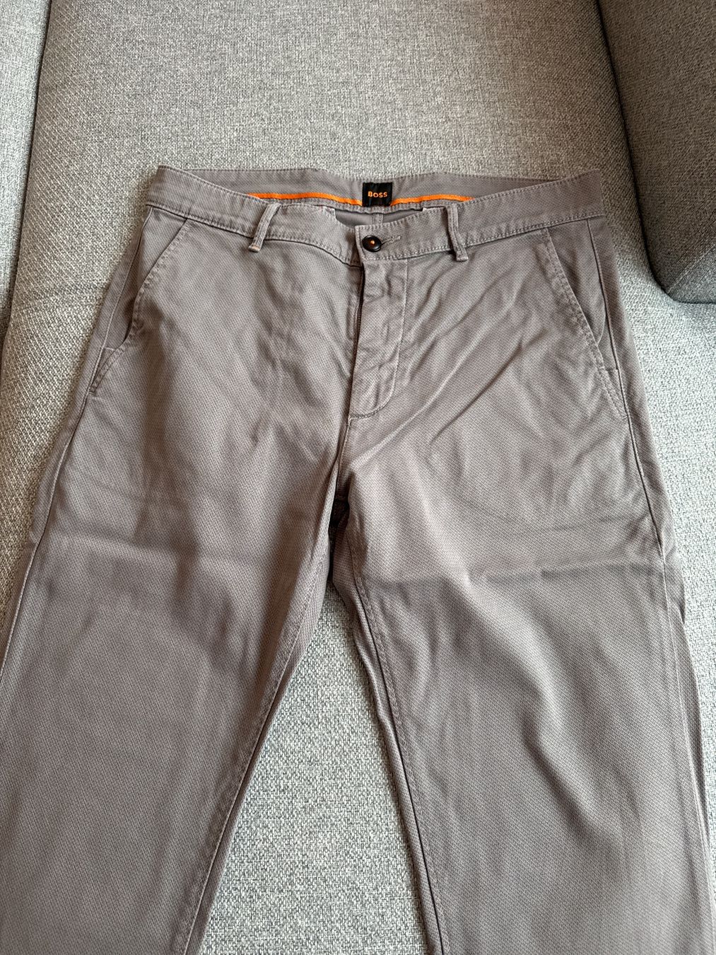 Pantaloni: Boss Chino Taber Grösse 34/34 – Usato da Wädenswil venduto da Sneakerio