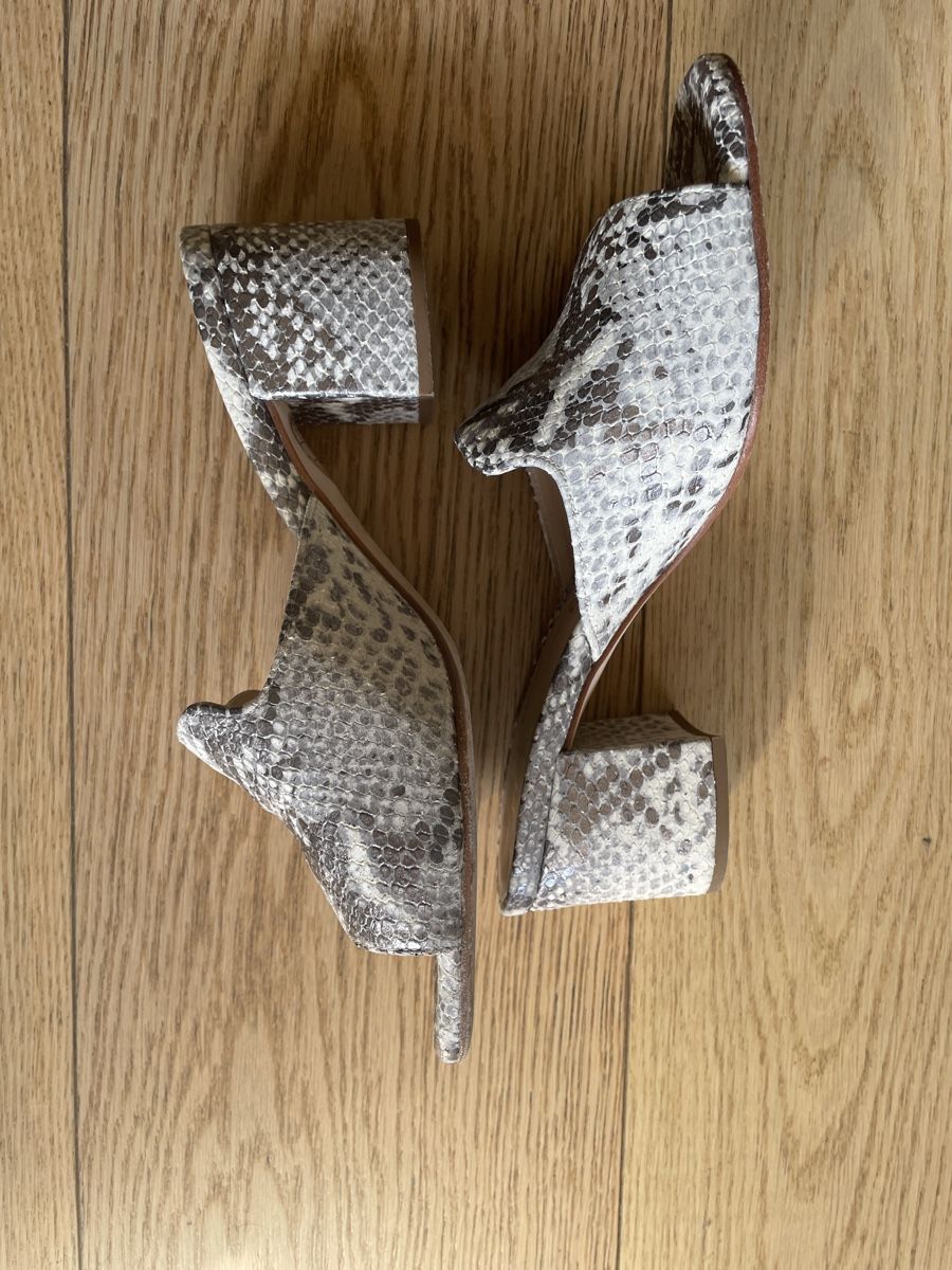 Unisa Scarpe da donna: Stylish UNISA Slides Size 39 – Usato da Geneve venduto da fed_grg5 1