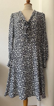 Robe Tara Jarmon imprimé coeurs, taille 38, viscose et soie