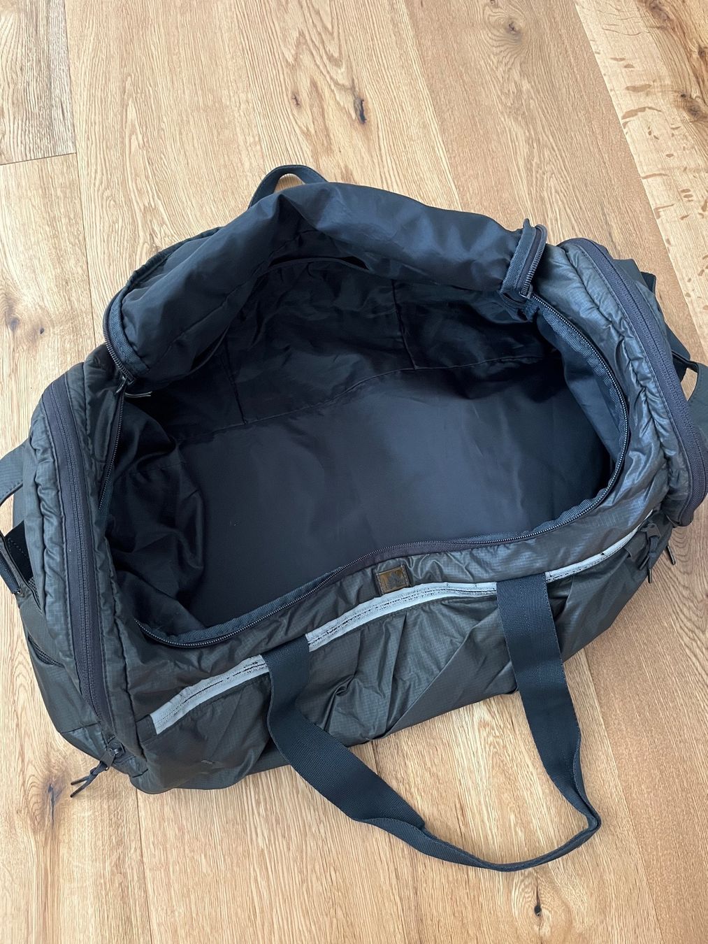 Adidas Borse: Adidas Tasche – Usato da Interlaken venduto da fbnscl 1