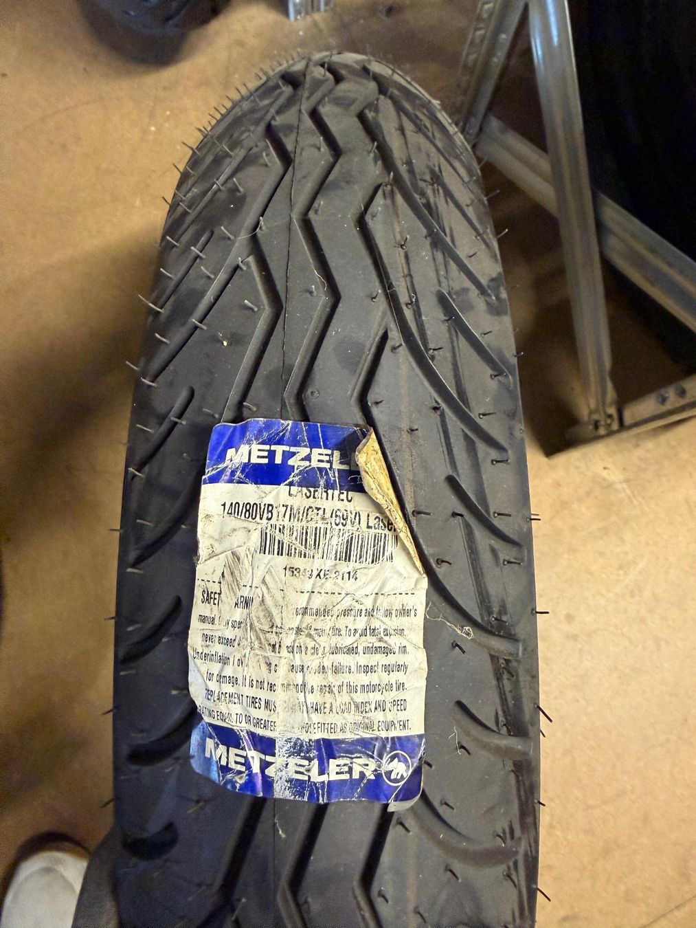 Metzeler Pneumatici & Ruote complete: Metzeler Lasertec 140/80 VB17 69V DOT2114 – Nuovo (secondo la descrizione) da Otelfingen venduto da ccracing