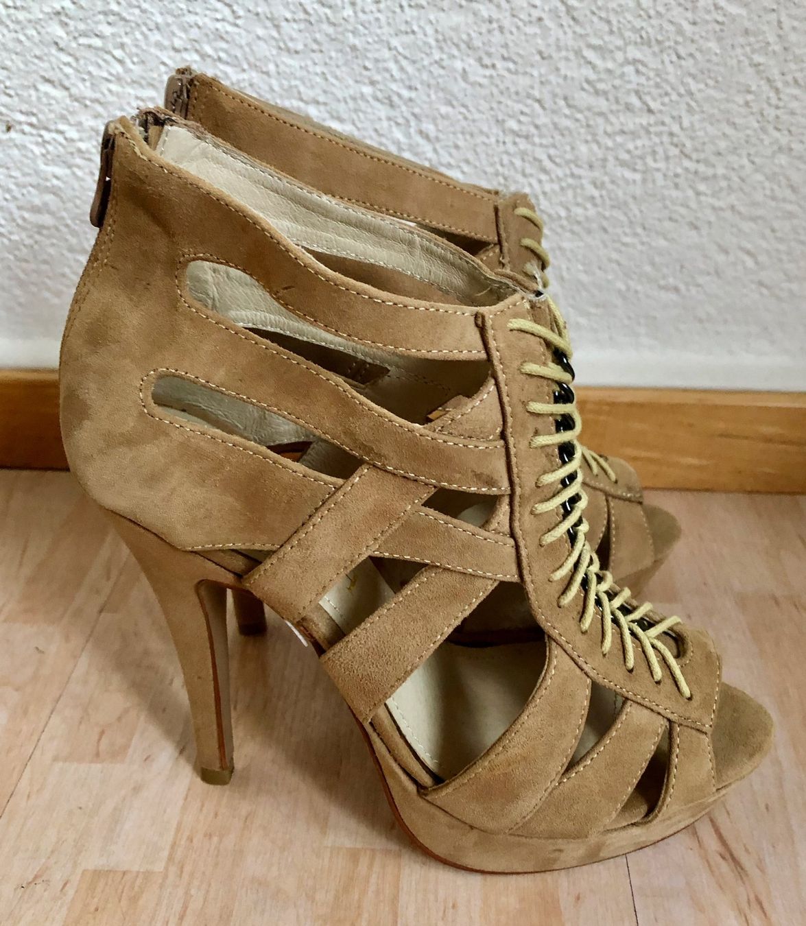 Damenschuhe: NEU: Supertrash Wildleder Pumps, Highheels, 38, hellbraun – Neu (gemäss Beschreibung) aus Zürich von aboxi 1