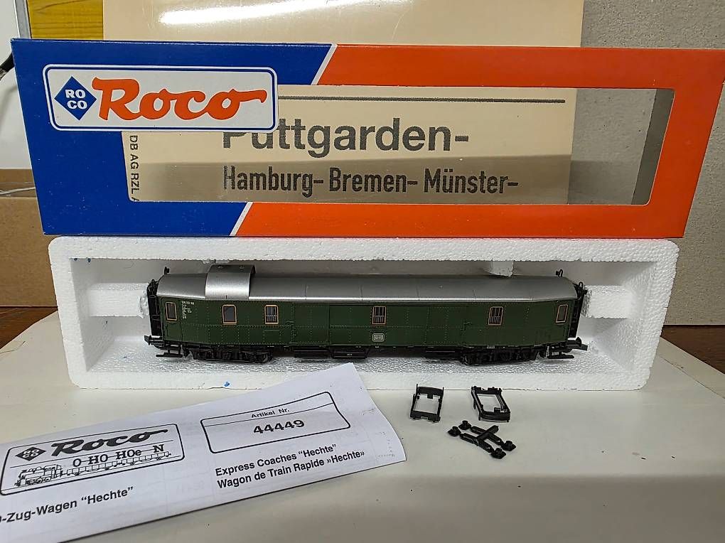 Roco Modellini di ferrovie: Roco 44449 - Pw4üe-23 Hechtwagen 105 110 Köl – Usato da Préverenges venduto da BAe146