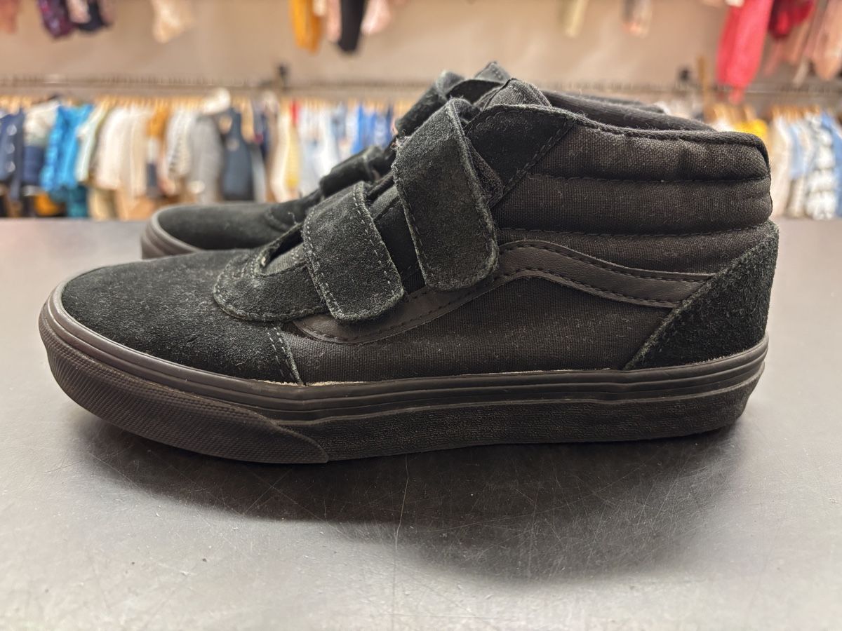 Vans Schuhe für Jungen: Vans Wildleder Sneaker, Grösse 34 – Gebraucht aus Büren an der Aare von Nikito2001