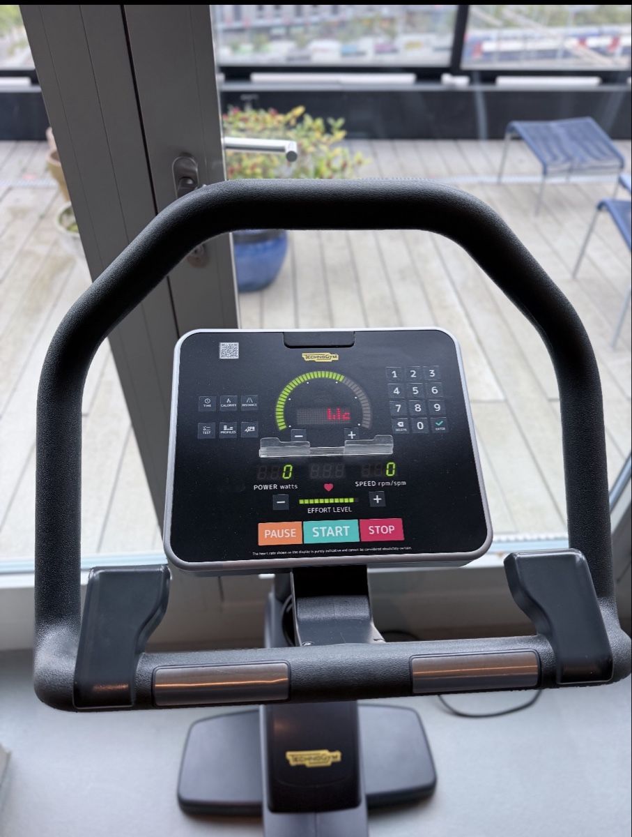 Technogym Hometrainer: Technogym Bike Forma – Defekt aus Wangen ZH von Lumei89 1