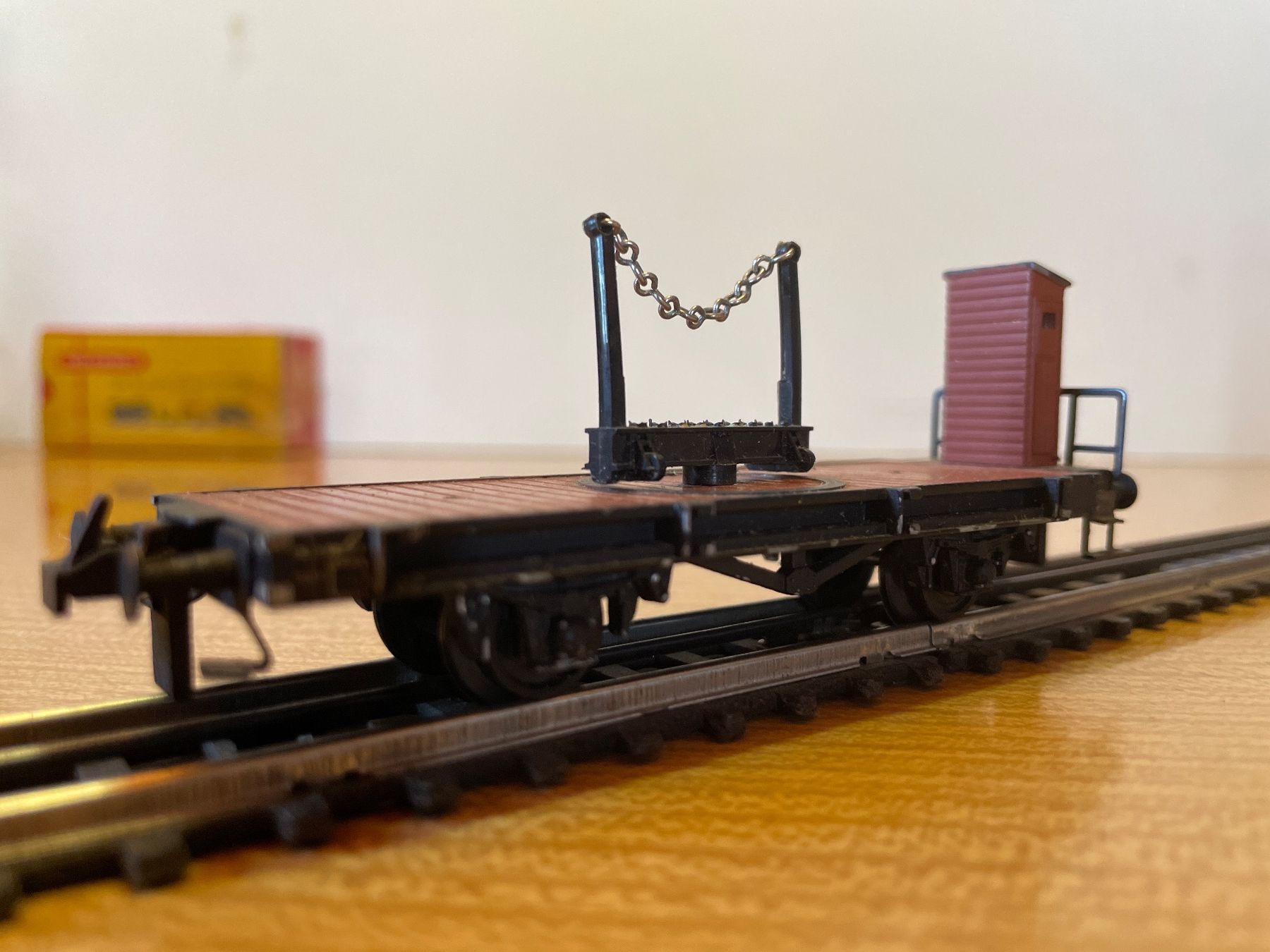 Trix Modellini di ferrovie: Trix Express H0 Flachwagen mit Bremserhaus – Usato da Suhr venduto da Daneli7 1