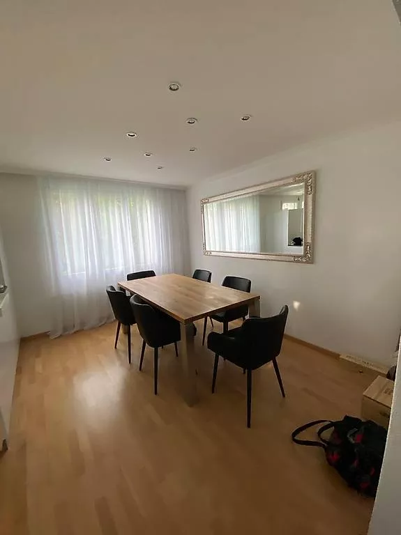 Tavoli: Holztisch @Andreas: du siehst Antworten von mir nicht.  – Usato da Gümmenen venduto da luaferr 1