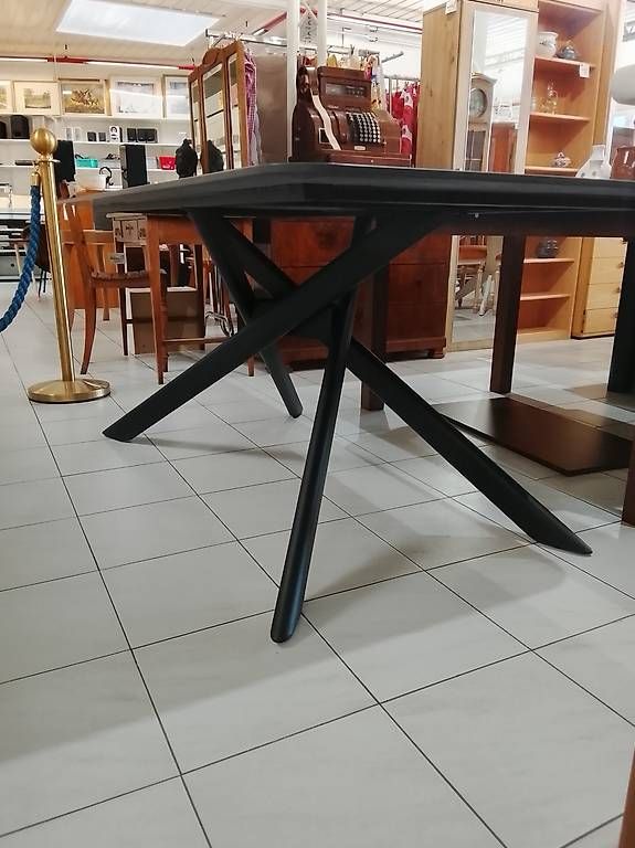 Tavoli: Stylischer Tisch mit keramischer Oberfläche – Usato da Neuhausen am Rheinfall venduto da galleria13 3