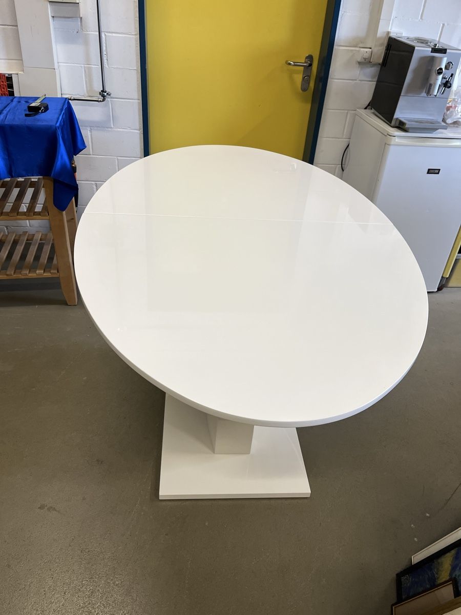 Tavoli: Moderner Ausziehtisch, weiss – Usato da Strengelbach venduto da RaenAntikDesign 1