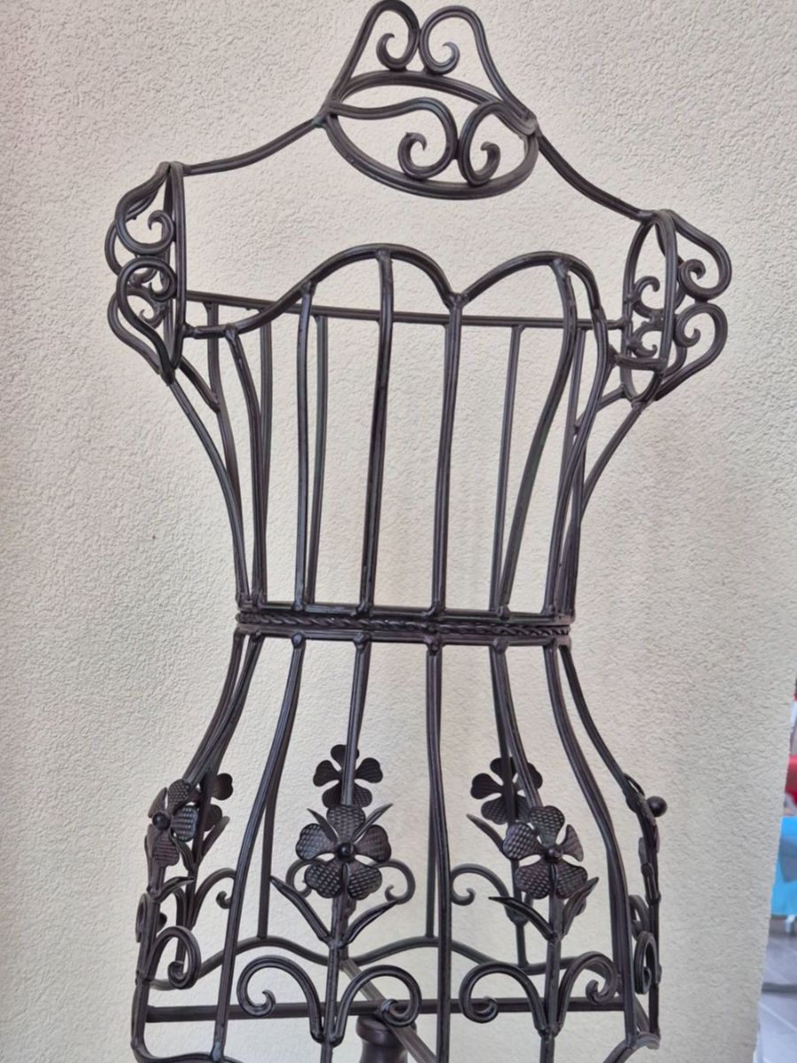 Tutte le decorazioni: Mannequin buste décoratif en fer forgé – Usato da Fully venduto da tameab 2