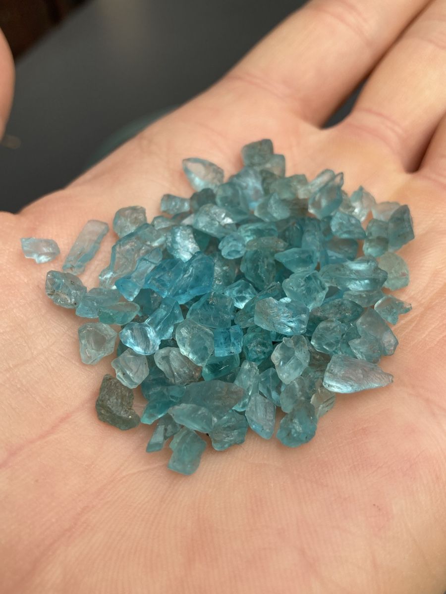 Mineralien & Heilsteine: blauer Apatit Splitter Lot 112g – Neu (gemäss Beschreibung) aus Biel von djvalbnc