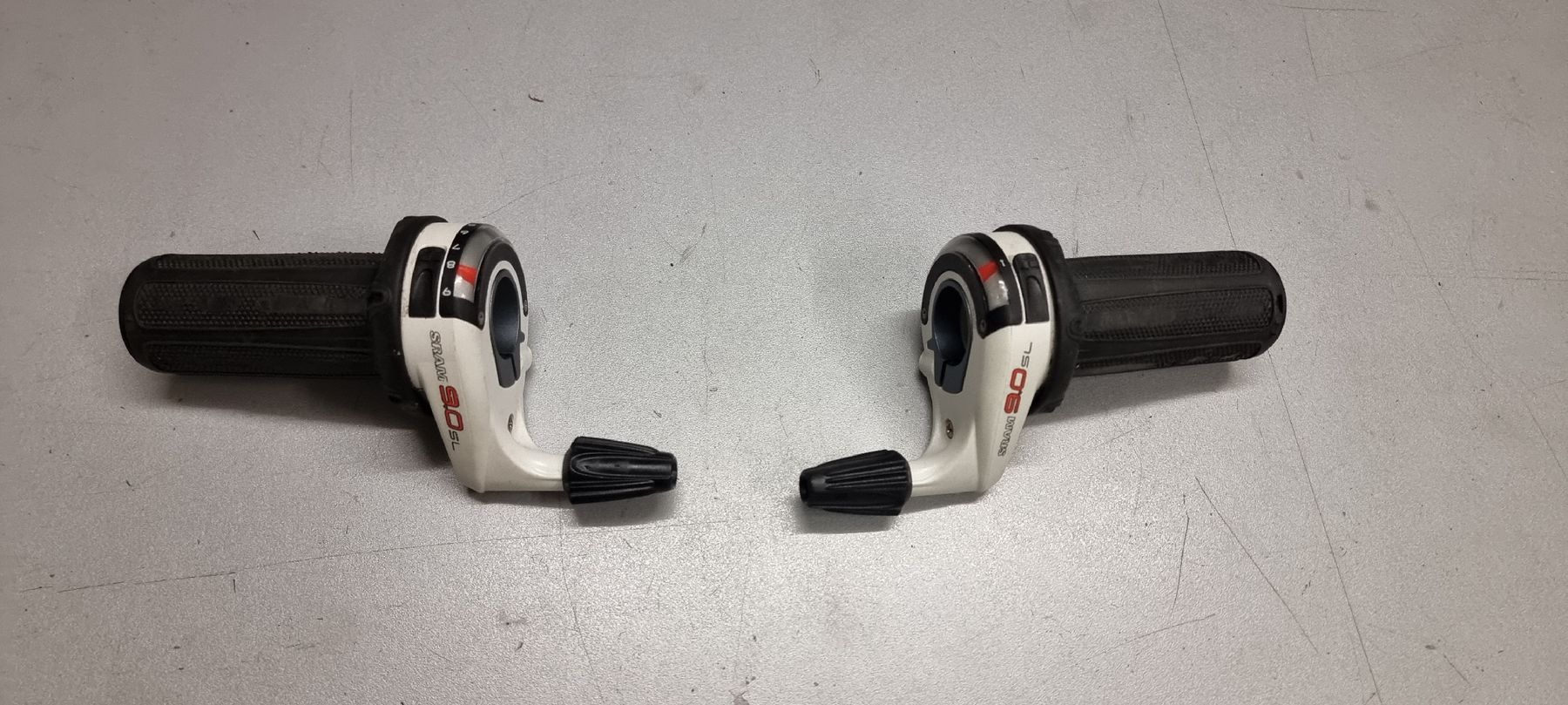Sram Pezzi di ricambio: Sram 9.0 SL Grip Shift - Versand möglich – Usato da Seon venduto da Stibinio