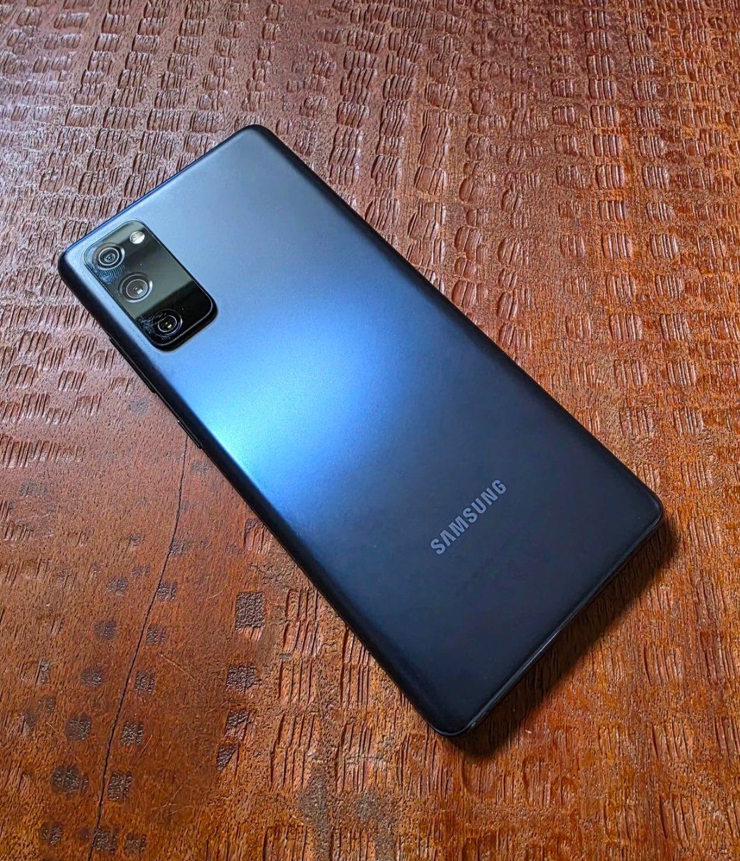 Samsung Handys / Smartphones: Samsung S20 FE Top Zustand 128GB – Gebraucht aus Luzern von Waince786