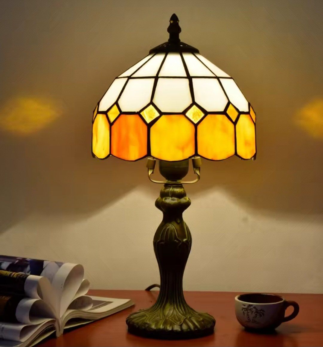 Lampade: Lampe de table de style Tiffany ,  en verre teinté – Nuovo e nell'imballaggio originale da Saignelégier venduto da Instant-Key-Pro
