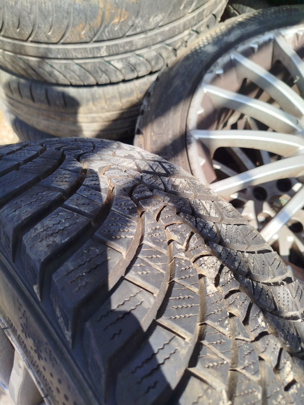 Alfa Romeo Pneumatici & Ruote complete: Roues Alfa Romeo 147 / 156 / GT – Usato da Savagnier venduto da Botteron_Recycling 8