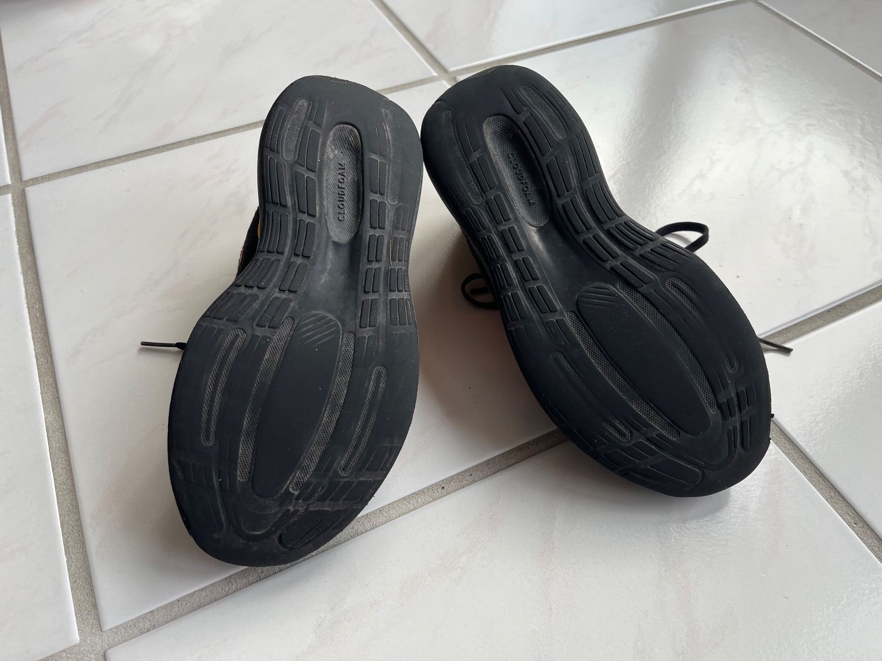 Adidas Scarpe per ragazzi: Turnschuh Grösse 37.5 Adidas – Usato da Konolfingen venduto da takkie 2