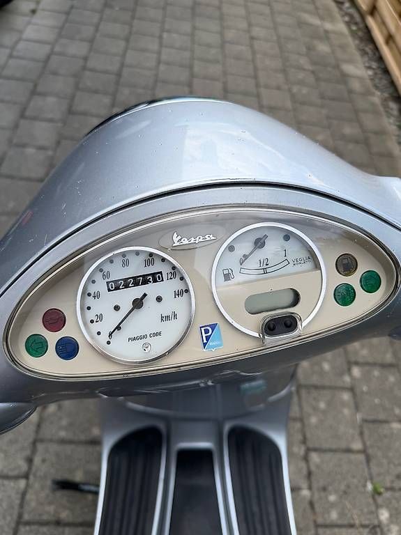 Piaggio Autres: PIAGGIO Vespa 125 ET4 Topzustand – D'occasion à Wilderswil par Vanessa_44 2