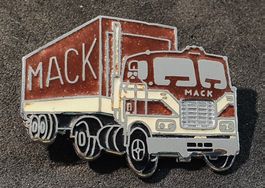 BB534 - Brosche LKW Truck Zugmaschine Lastwagen - MACK