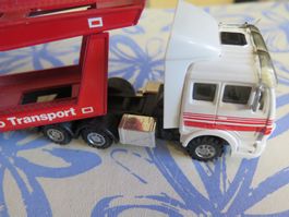 Spielzeug Auto-Transporter Mercedes rot-weiss