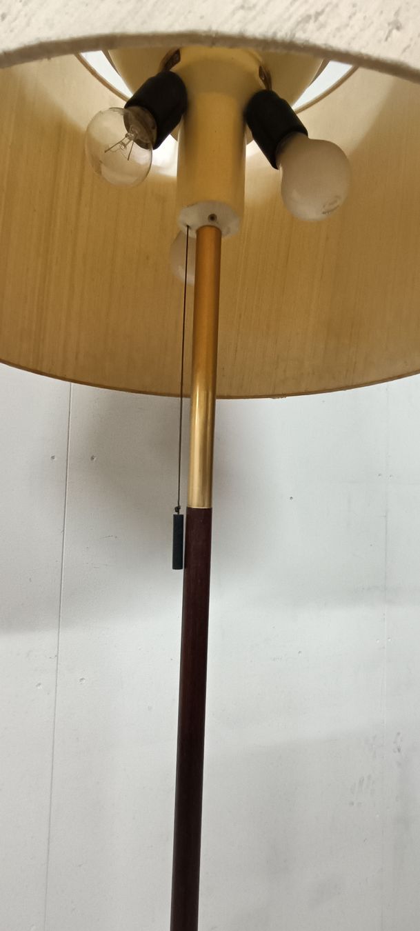 Lampade: Stehlampe Design Holz Messing Retro  – Usato da Pfäffikon ZH venduto da K-V-M 3