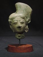Terracotta Kopf, Skulptur auf Holzsockel