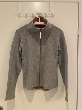 Bench Sweatjacke Grösse M ***