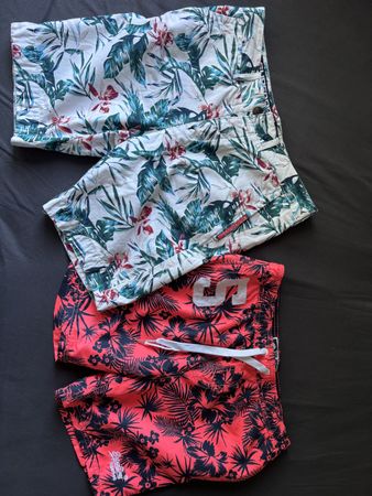 2 Superdry Badehosen Gr. M, Sommerliches Muster