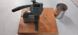 Ösenapparat / Ösenmaschine