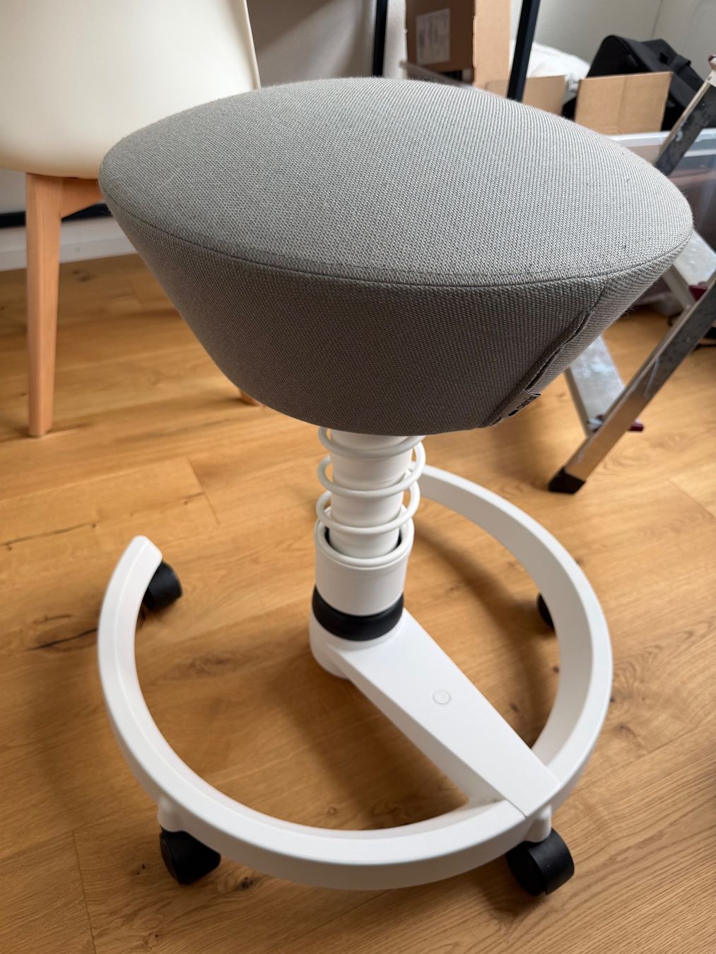 Hocker: Aeris Swopper mit Hartbodenrollen – Gebraucht aus Ibach von tob_9657