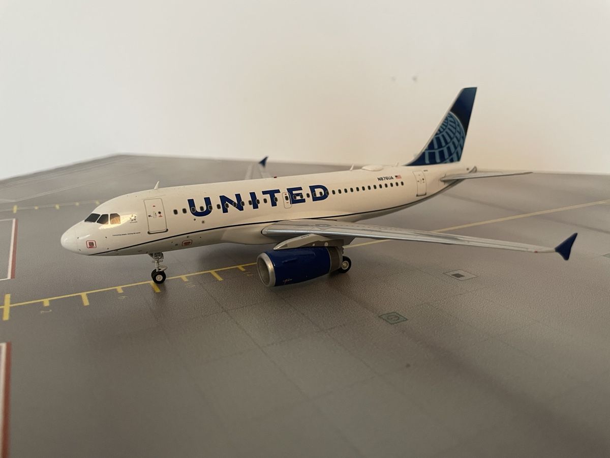 Airbus Kit di modellismo & Modellini statici: Gemini Jets A319 United 1:200 – Nuovo (secondo la descrizione) da Hinwil venduto da Yamracer 1