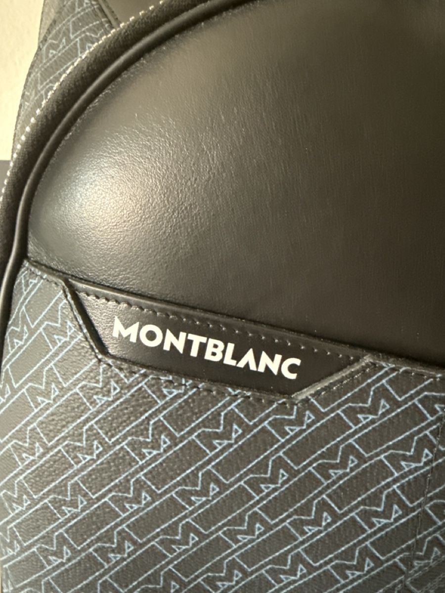 Montblanc Zaini: Sac à dos MONTBLANC M_Gram 4810, bleu. – Nuovo e nell'imballaggio originale da Cartigny venduto da Kelly.11 4