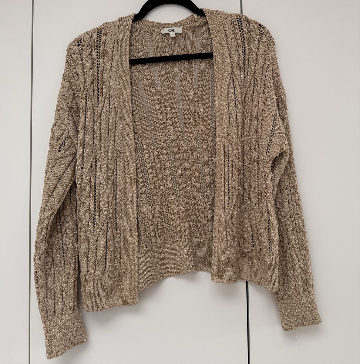 C&A Giacche: C&A Strickjacke, beige mit Goldfaden, Grösse S  – Usato da Hergiswil NW venduto da Labello01