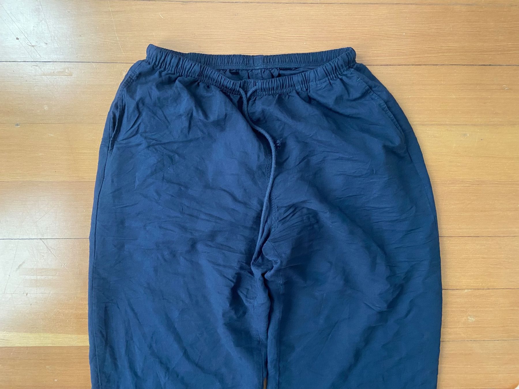 Uniqlo Pantalons: Dunkelblaue Leinenhose Uniqlo – D'occasion à Niederrohrdorf par Lou_9hq6 1