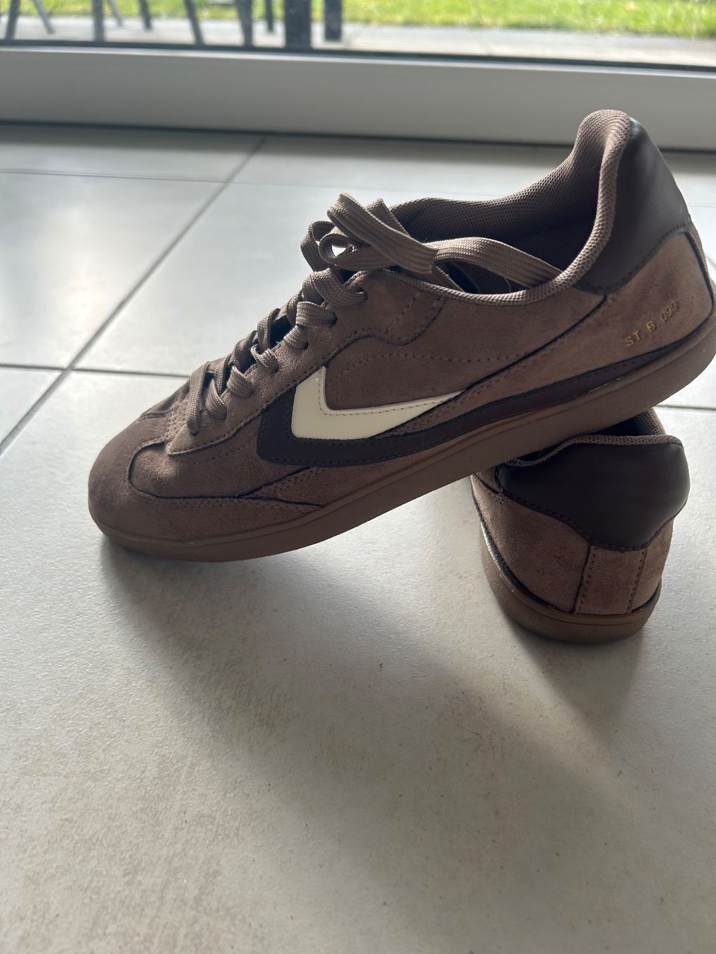 Scarpe da donna: Paire de basket Bershka – Usato da Courrendlin venduto da loko2910 2