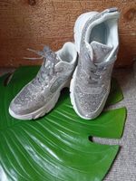 Baskets femme argentées à paillettes état neuf 38 et 39