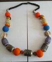 Dame - Kette aus Kunststoff