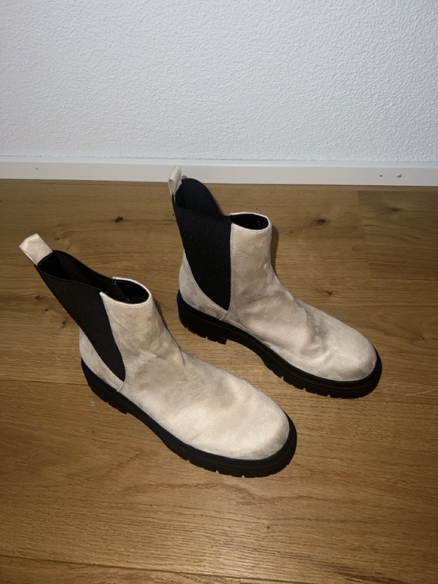 Damenschuhe: Onlygo Boots / Winterstiefem Beige Gr. 39 – Gebraucht aus Luzern von Whateverr 1