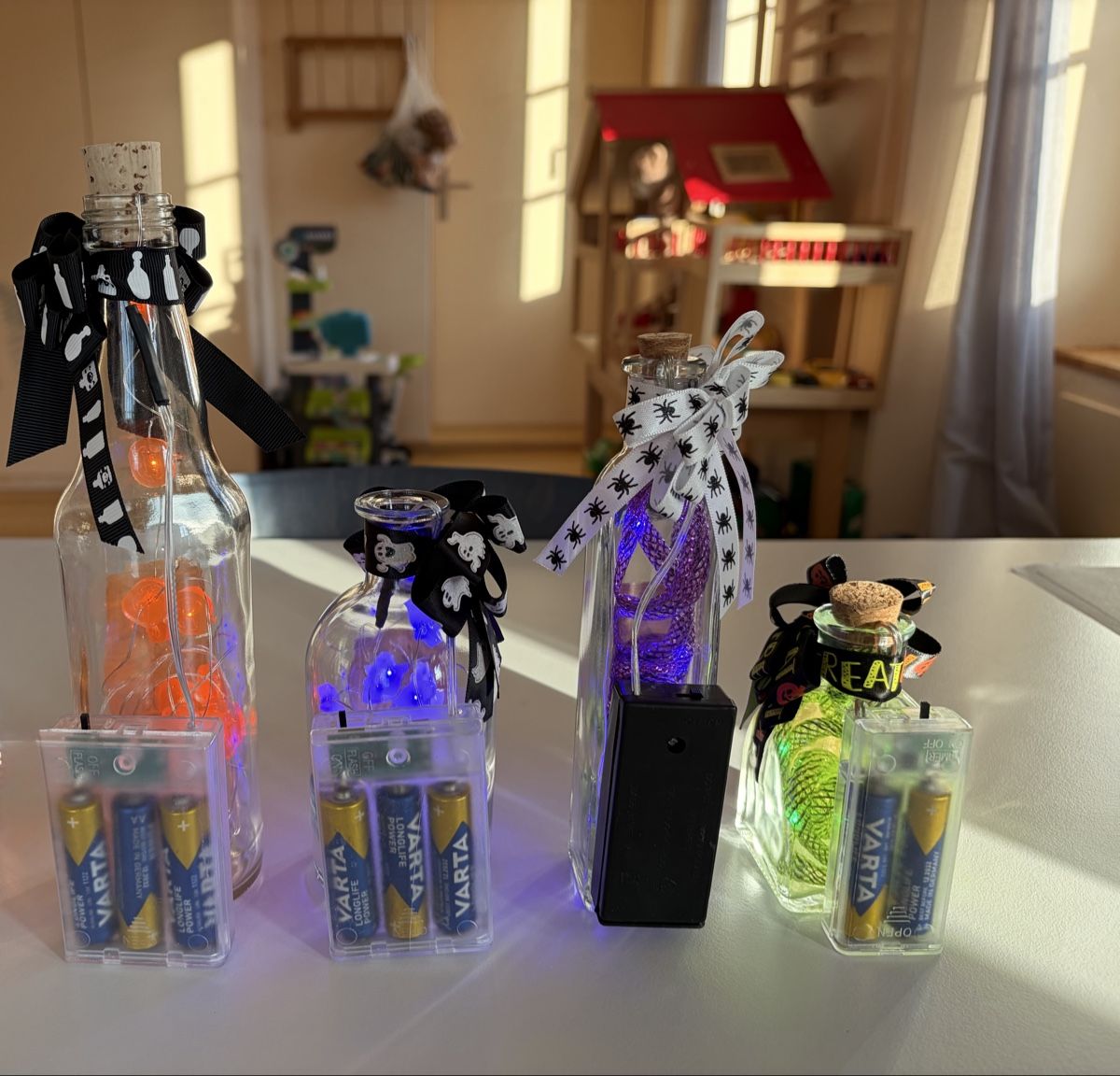 Tutte le decorazioni: Halloween Dekoration Licht 4 Flaschen – Nuovo (secondo la descrizione) da Zürich venduto da powrpff 1