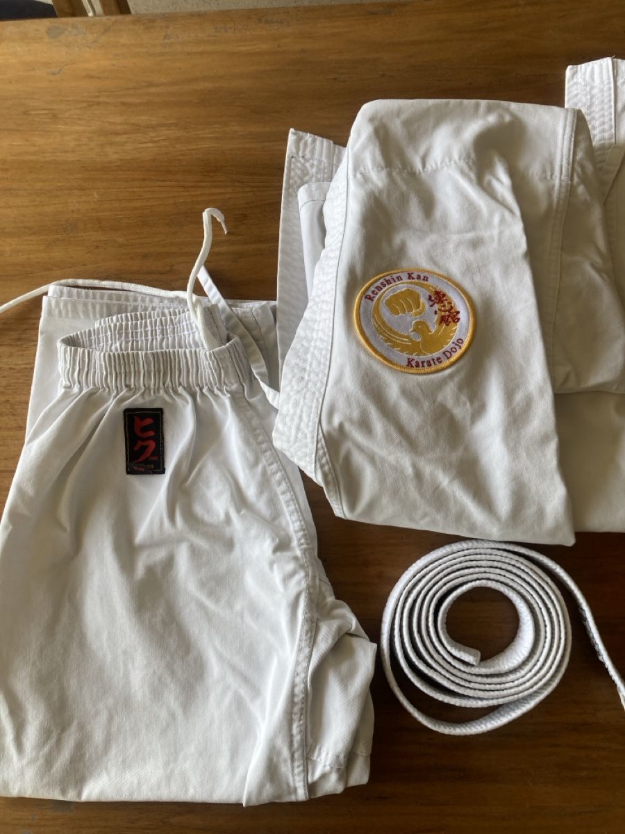 Completi: Karate Anzug für Kinder  – Usato da Zürich venduto da ingridHeuman 2