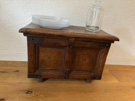 Truhe Holz antik guter Zustand