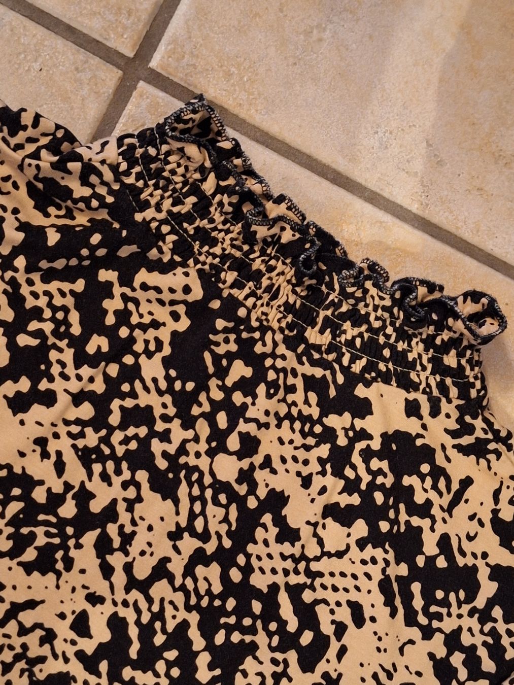 Blusen: Shirt scwarz, beige, weich und elastisch – Gebraucht aus Rheinfelden von Cleopatra2000 2