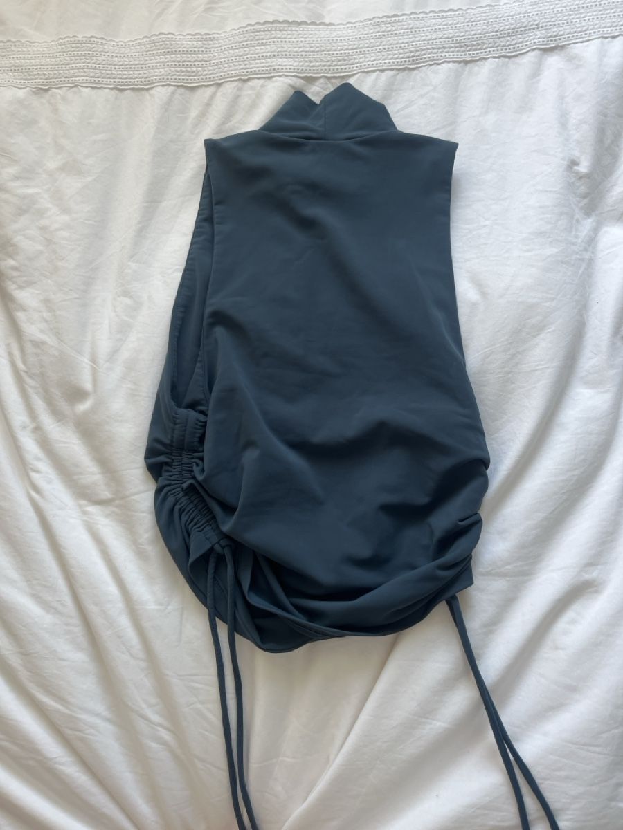 Zara Tops: Zara Turtleneck Sleeveless Top with Drawstrings - Size M – D'occasion à Mies par sgr_887d 1