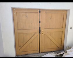 Rustikale Holztor-Paar, ideal für Gartengestaltung!Garagetor