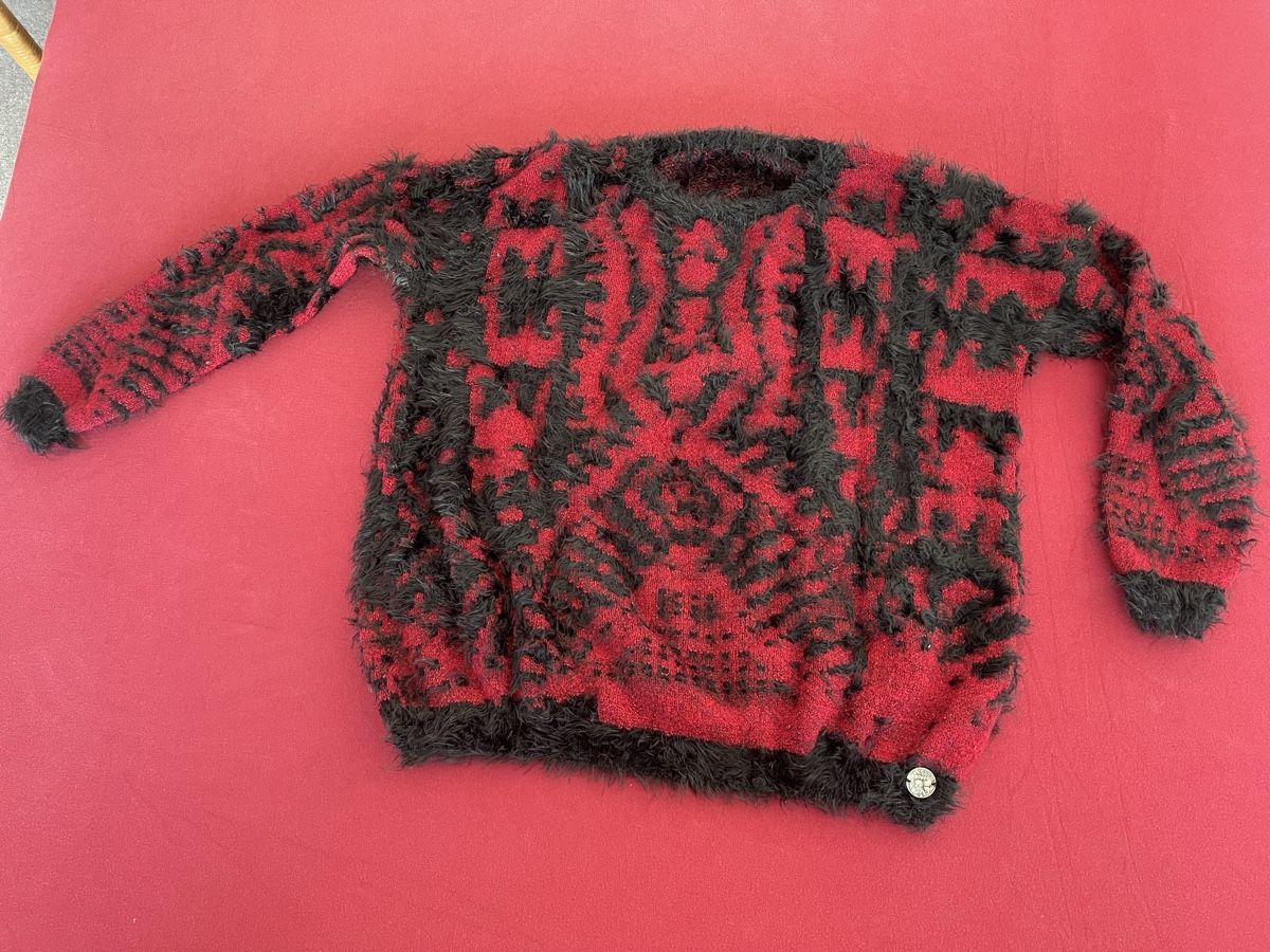 Maglioni & Felpe: Spezieller Pullover, rot-schwarz, Grösse M, top Zustand! – Usato da Wettingen venduto da suzie48